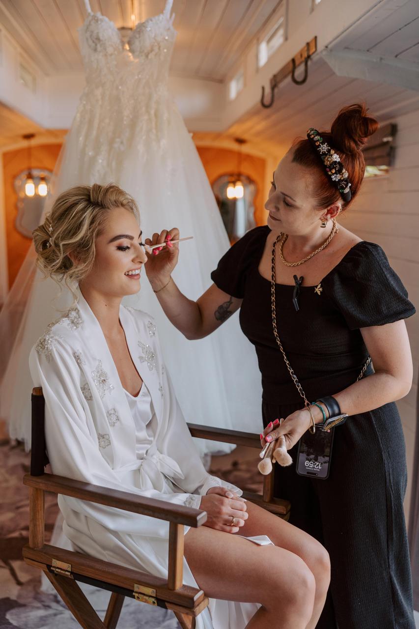 Bridesmaids makeup look